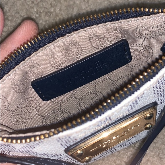 michael kors wallet - Picture 4 of 4